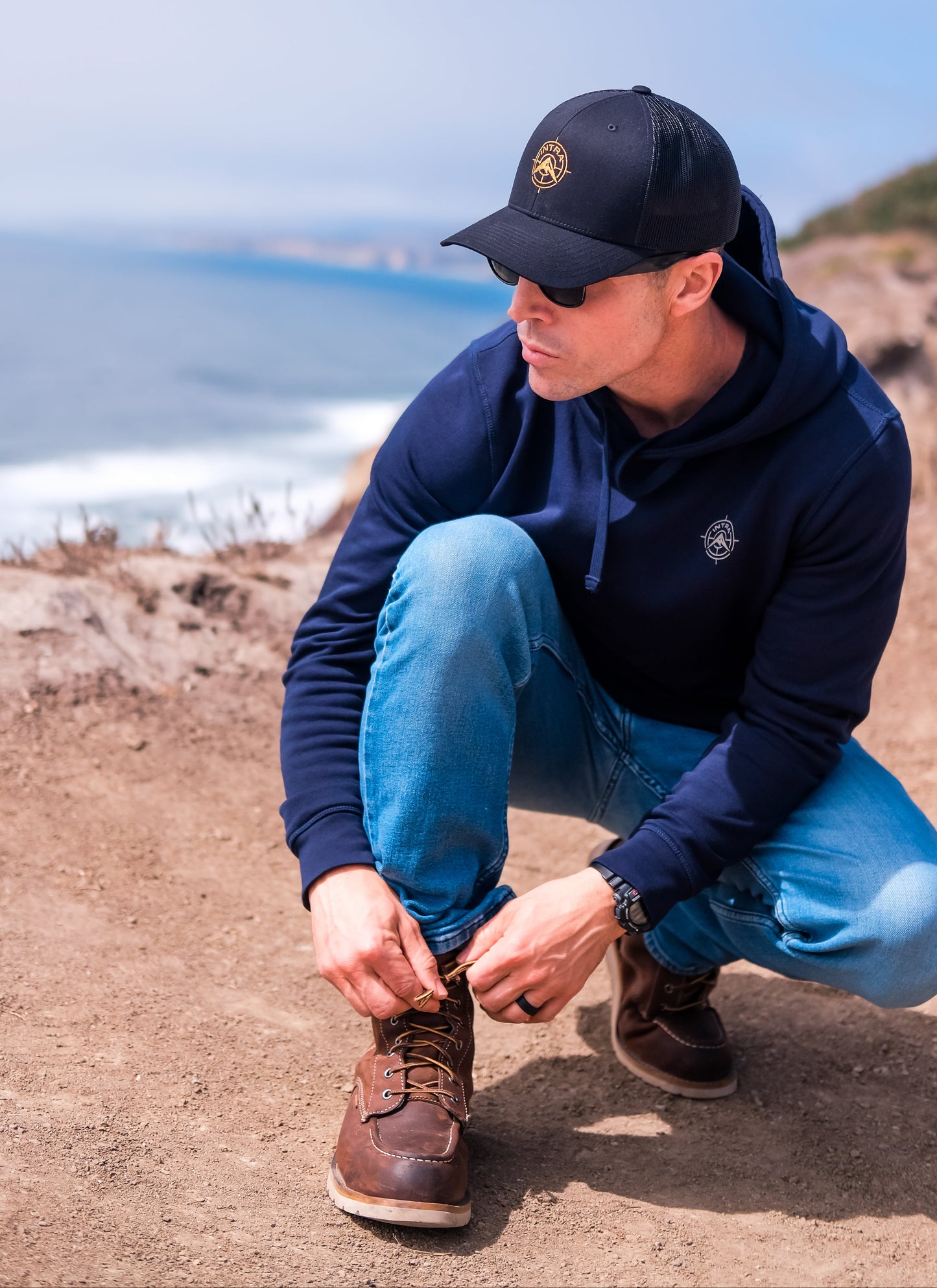 INTRA Pullover Hoodie – Minimalist Comfort for Training & Outdoors