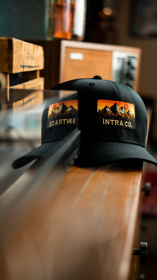 INTRA Snowcap Trucker